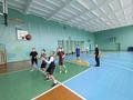 В шестой школьный день в школе прошли соревнования по баскетболу среди учащихся 8 классов