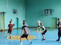 В шестой школьный день в школе прошли соревнования по баскетболу среди учащихся 8 классов