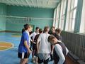 В шестой школьный день в школе прошли соревнования по баскетболу среди учащихся 8 классов