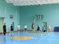 В шестой школьный день в школе прошли соревнования по баскетболу среди учащихся 8 классов