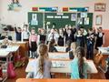 Учащиеся 1 А класса представили свой мини проект. Учащимся, у которых не было фликера, первоклашки подарили светоотражатели, сделанные своими руками