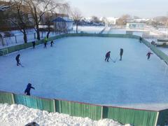 На катке