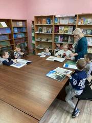 Библиотечный час.